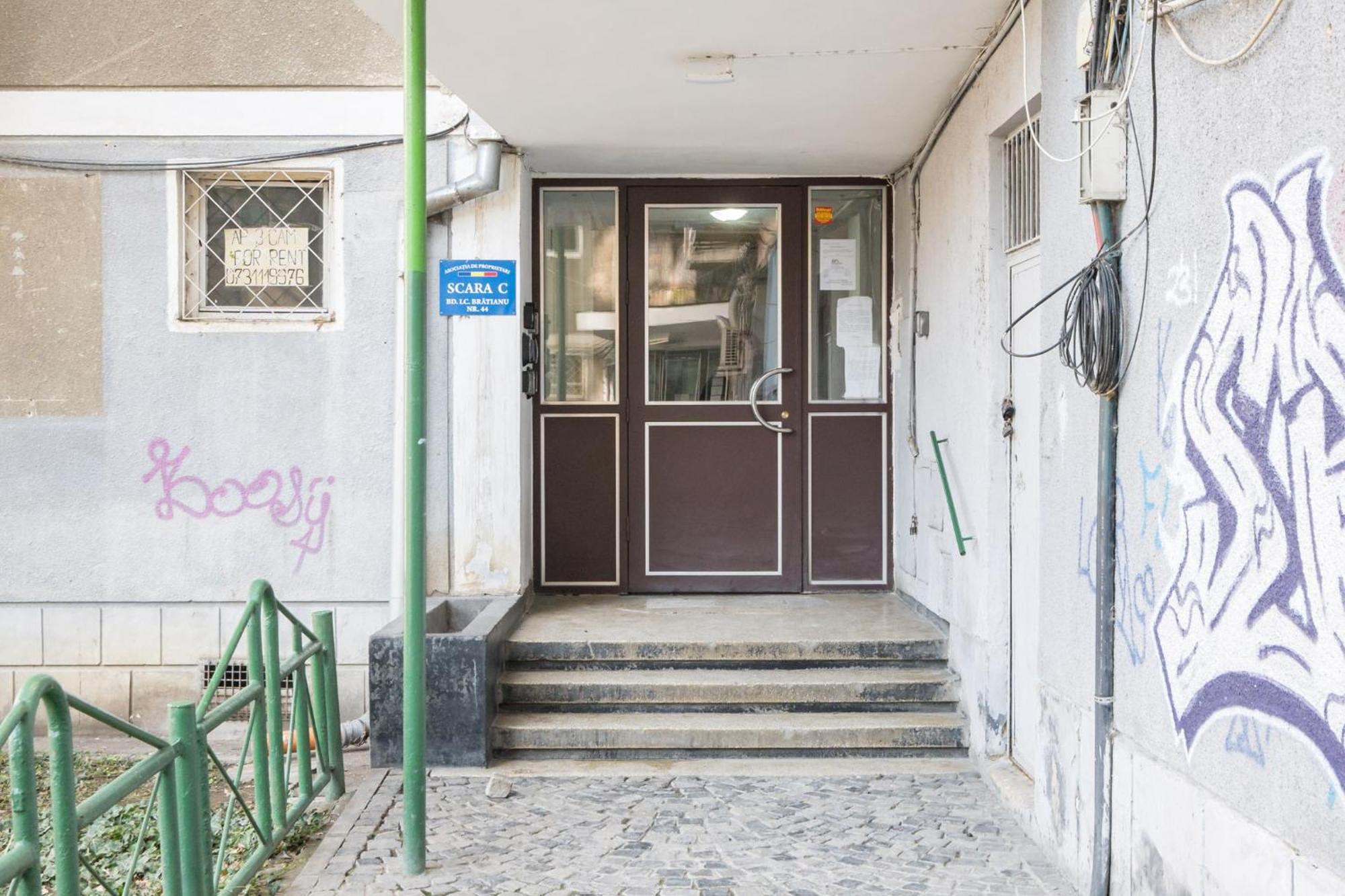 Central Aesthetic Apartment Bucharest Exterior photo